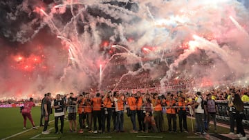 Atención a las impresionantes tomas del recibimiento de River Plate en el Monumental