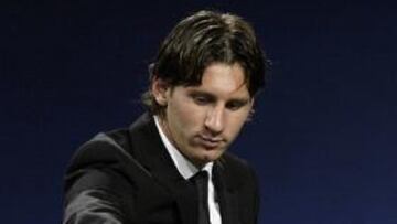 El Atlético de Madrid jugará contra Chelsea, Oporto y Apoel; y el Sevilla, contra Rangers, Stuttgart y Urinea. Messi ha sido designado mejor jugador y mejor delantero de pasada Champions y Xavi, mejor centrocampista.