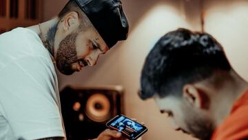 Nicky Jam ha sido otro de los clientes del tatuador murciano.