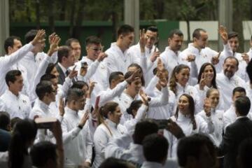 El presidente de México realizó el abanderamiento de los atletas mexicanos que participaran en los Juegos Olímpicos de Rio 2016. La atleta Daniela Campuzano fue la encargada de recibir el lábaro patrio 