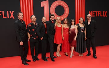 Fernando Gil, Alberto Caballero, Raúl Tejón, Gorka Otxoa, Kira Miró, Laura Caballero, Paula Gallego, Raquel Guerrero y Fele Martínez durante la fiesta que organiza Netflix para celebrar el 10º aniversario de su llegada a España.