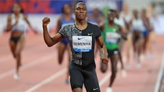 Caster Semenya celebra su victoria en la prueba de 800 metros durante la Diamond League de Doha de 2019.