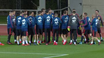 El buen rollo reina en la Selección: 'pasillito' a Isco, Silva y Saúl