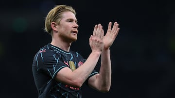 Manchester City's Belgian midfielder #17 Kevin De Bruyne applauds fans on the pitch after the English FA Cup fourth round football match between Tottenham Hotspur and Manchester City at Tottenham Hotspur Stadium in London, on January 26, 2024. City won the game 1-0. (Photo by Glyn KIRK / AFP) / RESTRICTED TO EDITORIAL USE. No use with unauthorized audio, video, data, fixture lists, club/league logos or 'live' services. Online in-match use limited to 120 images. An additional 40 images may be used in extra time. No video emulation. Social media in-match use limited to 120 images. An additional 40 images may be used in extra time. No use in betting publications, games or single club/league/player publications. /
