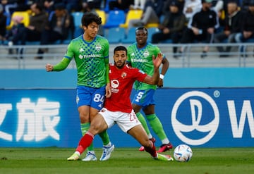 Soccer Football - FIFA Club World Cup - Second Round - Seattle Sounders v Al Ahly - Ibn Batouta Stadium, Tangier, Morocco - February 4, 2023   Seattle Sounders' Joshua Atencio in action with Al Ahly's Mohamed Abdelmonem REUTERS/Susana Vera