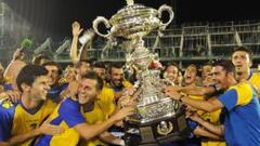 <b>SORPRESA. </b>La nueva plantilla del Cádiz levantó de forma inesperada su Trofeo Carranza tras ganarle 2-0 al potente Málaga.