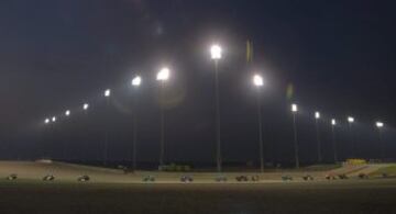 Carrera de Moto3 del Gran Premio de Qatar de Motociclismo en el Circuito Internacional de Losail, en Doha, Qatar.