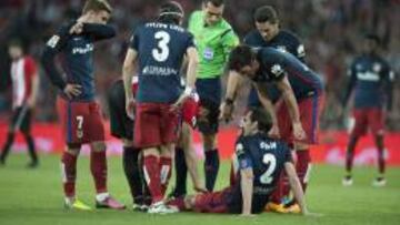 Momento en el que Godín se lesionó en San Mamés.