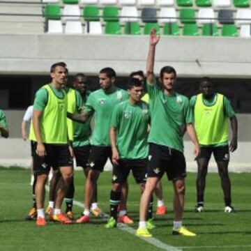 Todo indica que Calderón alineará a tres exrayistas en el partido de esta tarde en el estadio de Vallecas: Leo Baptistao, Jordi Figueras y Rubén Castro.