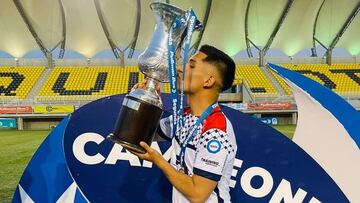 “En las tardes trabajo en el barrio San Diego, en una librería; mi meta es volver al fútbol profesional”