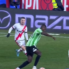 Directo al Olimpo de los mejores caños del fútbol: locura total lo de Carvalho en el gol del Betis