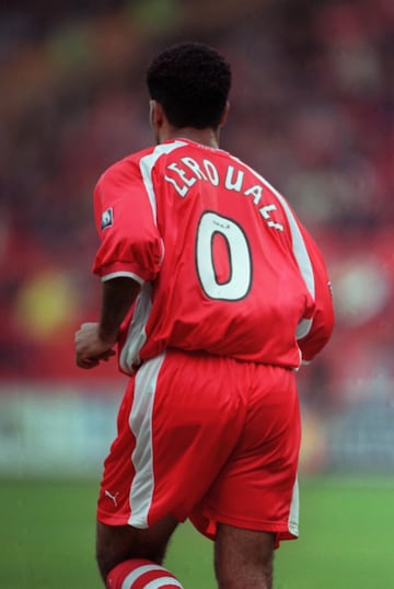 El delantero marroquí del Aberdeen tenía un apodo: Cero. Y en 2000, logró llevar por algunos partidos ese número en la espalda.

