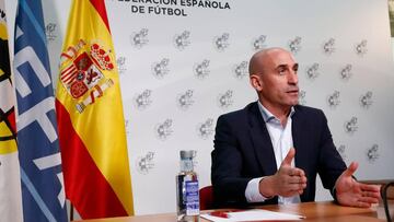 El Barcelona no ser¨¢ campe¨®n de Liga si no se vuelve a jugar