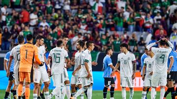 Fotografía de jugadores de la Selección Mexicana después de enfrentar a Uruguay en Phoenix, Arizona