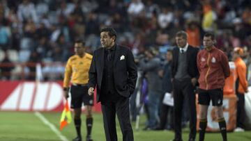 David Patiño se pasea en el área técnica.