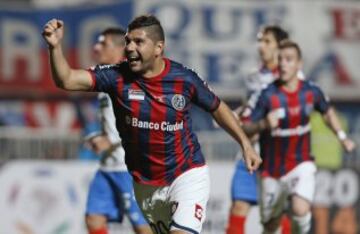 Nestor Ortigoza celebra el tanto de penal que convirtió en la final de la Copa Libertadores.