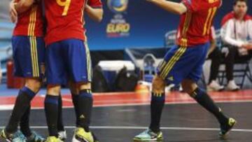 Los jugadores de la selección española celebran uno de los goles ante Hungria.