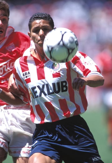 'Manolo' debutó en la 90-91 con el Rebaño, se mantuvo defendiendo esos colores hasta 1999, alzó el mismo título que Ramón Ramírez en 1997, disputó 170 partidos con Chivas.