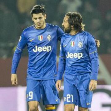 Morata celebra un gol con Andrea Pirlo.