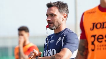 Colunga, con la primera plantilla grana.