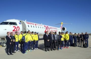 El Villarreal se ha convertido hoy en el primer pasajero "oficial" del aeropuerto de Castellón, inaugurado hace casi cuatro años, al subirse a un avión chárter que le llevó hasta San Sebastián para enfrentarse a la Real Sociedad en la Copa del Rey. 