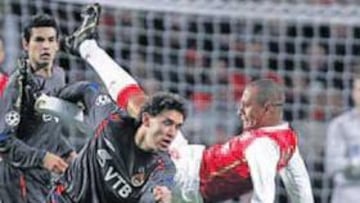 <b>SIN SABERLO. </b>Los jugadores de Arsenal y CSKA disputaron el encuentro con absoluta normalidad.