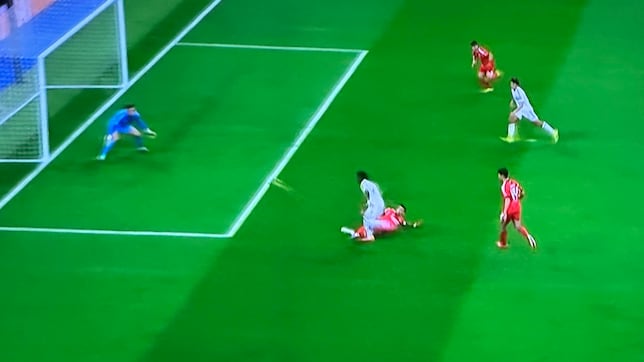 Las polémicas de la Champions: penaltis, expulsiones y jugadas controvertidas de los partidos de vuelta de la repesca