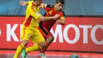 Rahou, de amarillo, durante el Europeo de Bélgica.