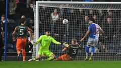 Brereton volvió a lucirse con un doblete en el Championship