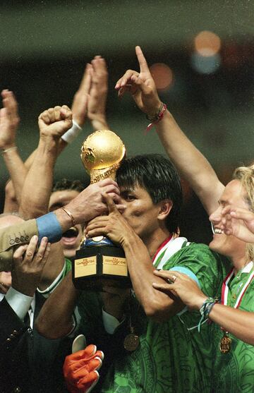 El único título que ha ganado México a nivel mayor sucedió en 1999. Con Estadio Azteca pletórico, los dirigidos por Manuel Lapuente cumplieron ante su afición al vencer a Brasil en la final. Los héroes de aquella noche histórica para el fútbol mexicano fueron Zepeda, Abundis y Cuauhtémoc Blanco.