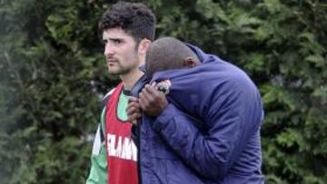 <b>RUEDAN CABEZAS. </b>No le tiembla el pulso al míster a la hora de mandar a gente a la grada.