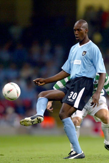 Su fichaje fue poco brillante, en parte por las lesiones. Lleg車 en la temporada 2002/2003 y se fue en la 2004/2005, pero solo jug車 1 partido y no entero, ya que lo expulsaron en el minuto 83 cuando acababa de entrar para sustituir a Macken.