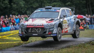 Dani Sordo se aleja de la lucha por el podio checo