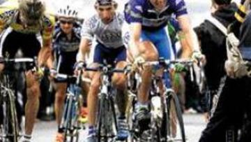 <B>DURA ASCENSIÓN. </B>El Alto del Campello acogió ayer la primera llegada en alto del calendario español.