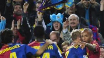 <b>MATADOR. </b>Thierry Henry señala a Touré Yaya, autor del pase que propició su primer gol de la noche.