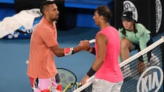 El tenista espa&ntilde;ol Rafa Nadal y el tenista australiano Nick Kyrgios se saludan tras su partido en el Open de Australia 2020.