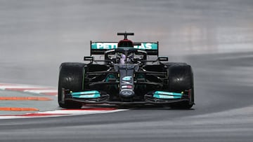 Mercedes&#039; British driver Lewis Hamilton drives during a practice session at the Intercity Istanbul Park in Istanbul on October 9, 2021, ahead of the Formula One Grand Prix of Turkey. (Photo by OZAN KOSE / AFP)