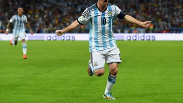 El argentino, considerado como el mejor jugador de la historia, no ha destacado demasiado en Mundiales. Su mejor actuación fue en Brasil 2014, donde fue subcampeón y anotó cuatro goles.