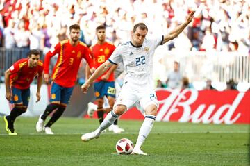 Artem Dzyuba marca el 1-1 de penalti. 