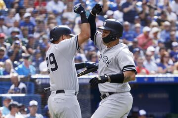 El tercera base de los Yankees de New York consiguió en la victoria ante los Orioles de Baltimore su 'home run' número 18, superando los 17 de Orlando Cabrera con los Expos de Montreal en el 2003. 