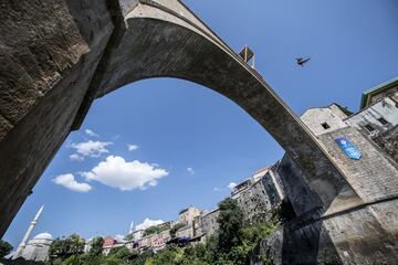 Catalin Preda desde la plataforma del puente Stari Most.