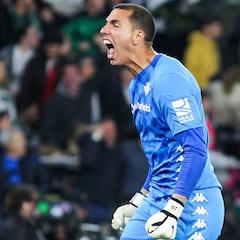 Joel, "el mejor compañero", es por fin intocable en el Betis