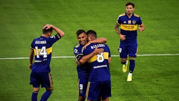 JJPANA7704. BUENOS AIRES (ARGENTINA), 29/11/2020.- Edwin Cardona de Boca celebra el segundo gol hoy, en un partido de la Primera División argentina entre Boca Juniors y Newell's Old Boys en el estadio La Bombonera en Buenos Aires (Agentina). Tras la muerte de Maradona el torneo argentino pasó a llamarse Diego Mardona 2020. EFE/MARCELO ENDELLI POOL