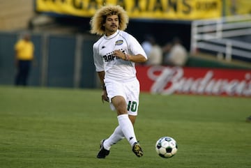 Carlos 'Pibe' Valderrama, emblema de la Selección Colombia, se animó a dar el XI ideal de jugadores a los que enfrentó durante su carrera profesional. Armó un equipo de solo sudamericanos.