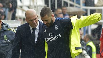 Benzema dialoga con Zidane.