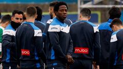 ‘La Roca’ será titular, Bacca y Roger, suplentes