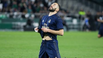 SEVILLA, SPAIN - MARCH 08: Karim Benzema, of Real Madrid lamenting during La Liga football match played between Real Betis and Real Madrid at Benito Villamarin stadium on March 08, 2020 in Sevilla, Spain.
 
 
 08/03/2020 ONLY FOR USE IN SPAIN