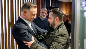 Ukrainian President Volodymyr Zelenskiy and Polish President Andrzej Duda meet after Zelenskiy's visit to Washington, at Rzeszow-Jasionka Airport, Poland, December 22, 2022. Jakub Szymczuk/KPRP/Handout via REUTERS ATTENTION EDITORS - THIS IMAGE HAS BEEN SUPPLIED BY A THIRD PARTY.