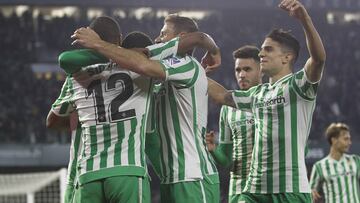 Los jugadores del Betis celebran el gol de Sidnei ante el Rayo Vallecano.