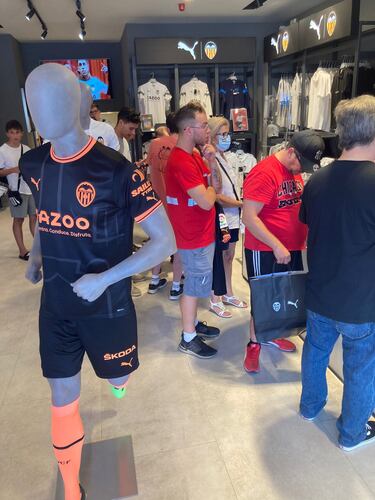 Gran aceptación de la segunda equipación del Valencia